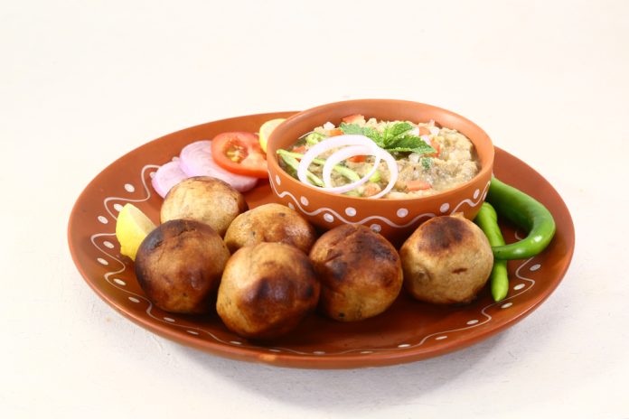 Discover the Taste of Bihar with Litti Chokha – Grilled Dough Balls and Spiced Mashed Potato